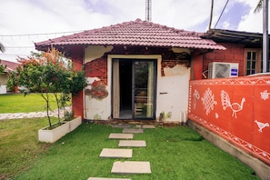 Double Room, Balcony, Lake View | Exterior detail