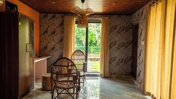 Chambre double, balcon, vue sur le lac | Intérieur