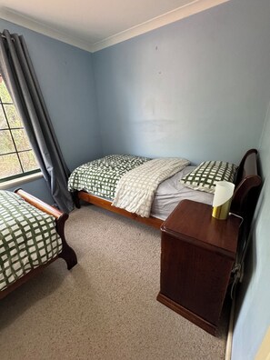 2 bedrooms, iron/ironing board, internet, bed sheets - Gumnut Cottage - 2BR Cottage, walk to beach and town, Linen & Wifi incl (Dunsborough)
