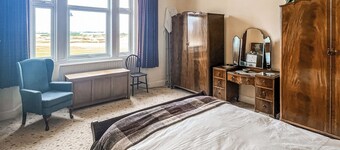 2 bedroom accommodation in Prestwick