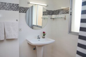 Bathroom - HOSTAL GARAMAR (Benicàssim)