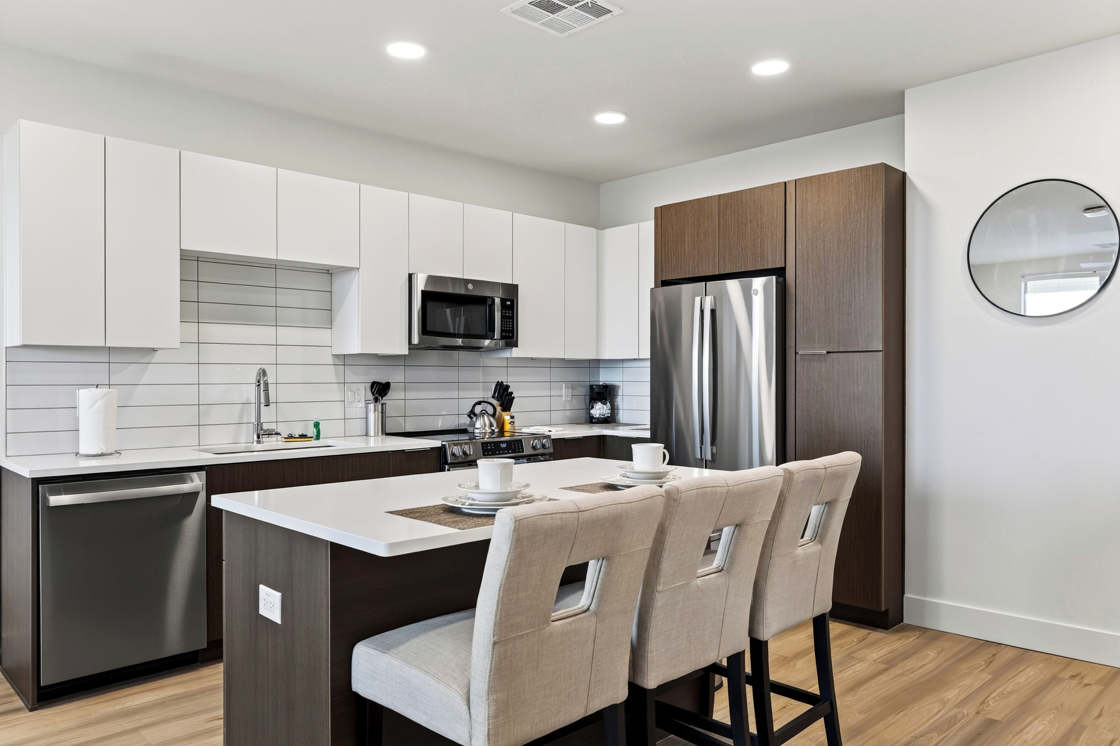 Coffee/tea maker, fridge, microwave, oven