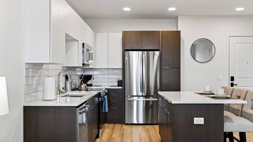 Coffee/tea maker, fridge, microwave, oven