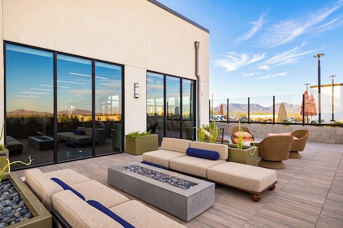 North Scottsdale Condo • Shared Rooftop Pool + Spa + Sauna + Views | Azur #246