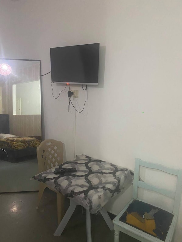 Comfort Studio, City View | Interior