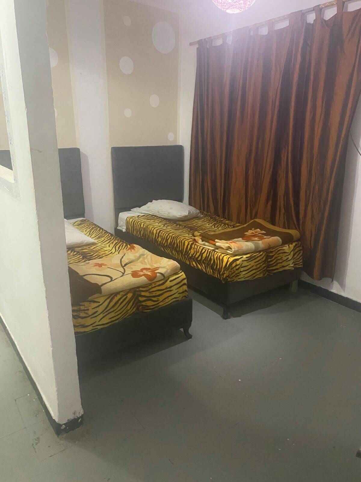 Monolocale comfort, vista città | Postazione laptop, Wi-Fi gratuito