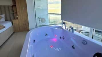 1 bedroom, desk, iron/ironing board, WiFi (free)