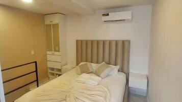 1 slaapkamer, een strijkplank/strijkijzer, gratis wifi, beddengoed