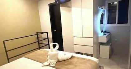 S5 Suite with bathroom, kitchen, TV, Wi-Fi, and a pool with a hot tub