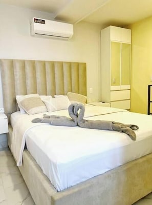 1 bedroom, desk, iron/ironing board, WiFi (free)