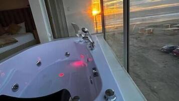 1 habitación, tabla de planchar con plancha, wifi gratis y ropa de cama