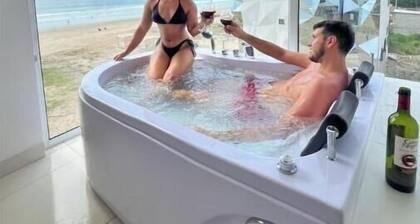 S13 Jacuzzi with Ocean View • Private Balcony • King-Size Bed