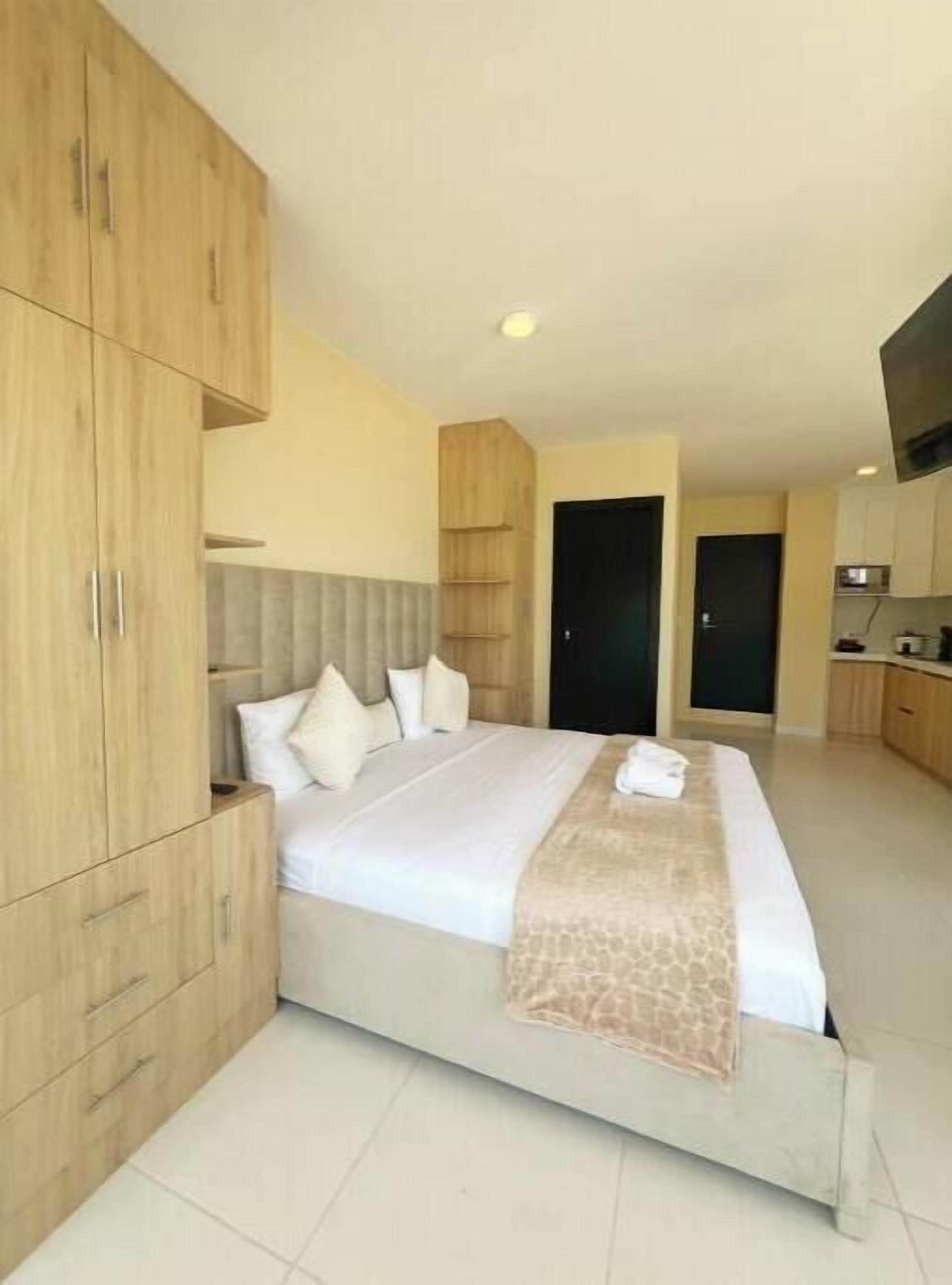 1 bedroom, desk, iron/ironing board, WiFi (free)