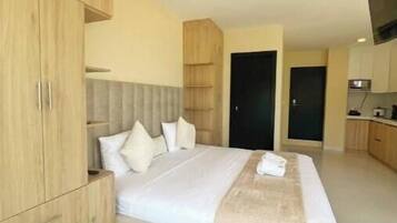 1 bedroom, desk, iron/ironing board, WiFi (free)