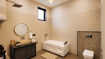 Deluxe Villa | Bathroom