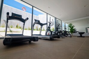 Fitness facility - Luxury 2-Bedroom Apartment with Ocean View in Marbella, Altos de los Monteros (Marbella)