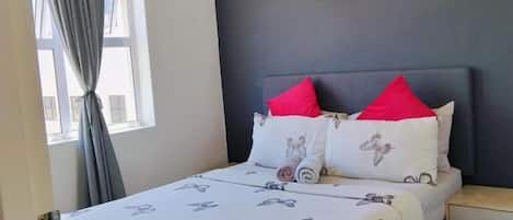 2 bedrooms, iron/ironing board, internet, bed sheets