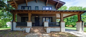 1 Mi to UNCG & Dtwn! Group Retreat w/ Private Yard