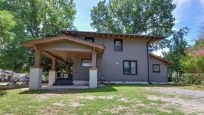 A two-story house with a covered porch and a small front yard. - 1 Mi to UNCG & Dtwn! Group Retreat w/ Private Yard (Greensboro)