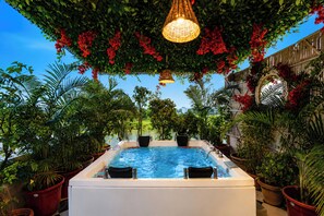 Bathtub spa outdoor