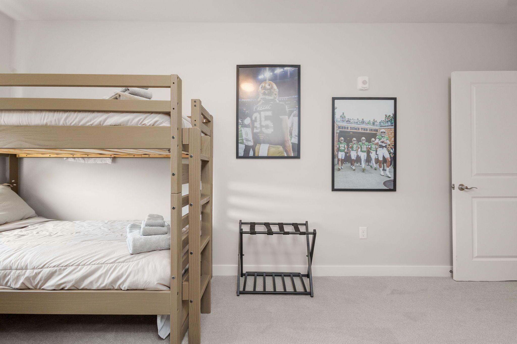 3 habitaciones, tabla de planchar con plancha, wifi y ropa de cama 