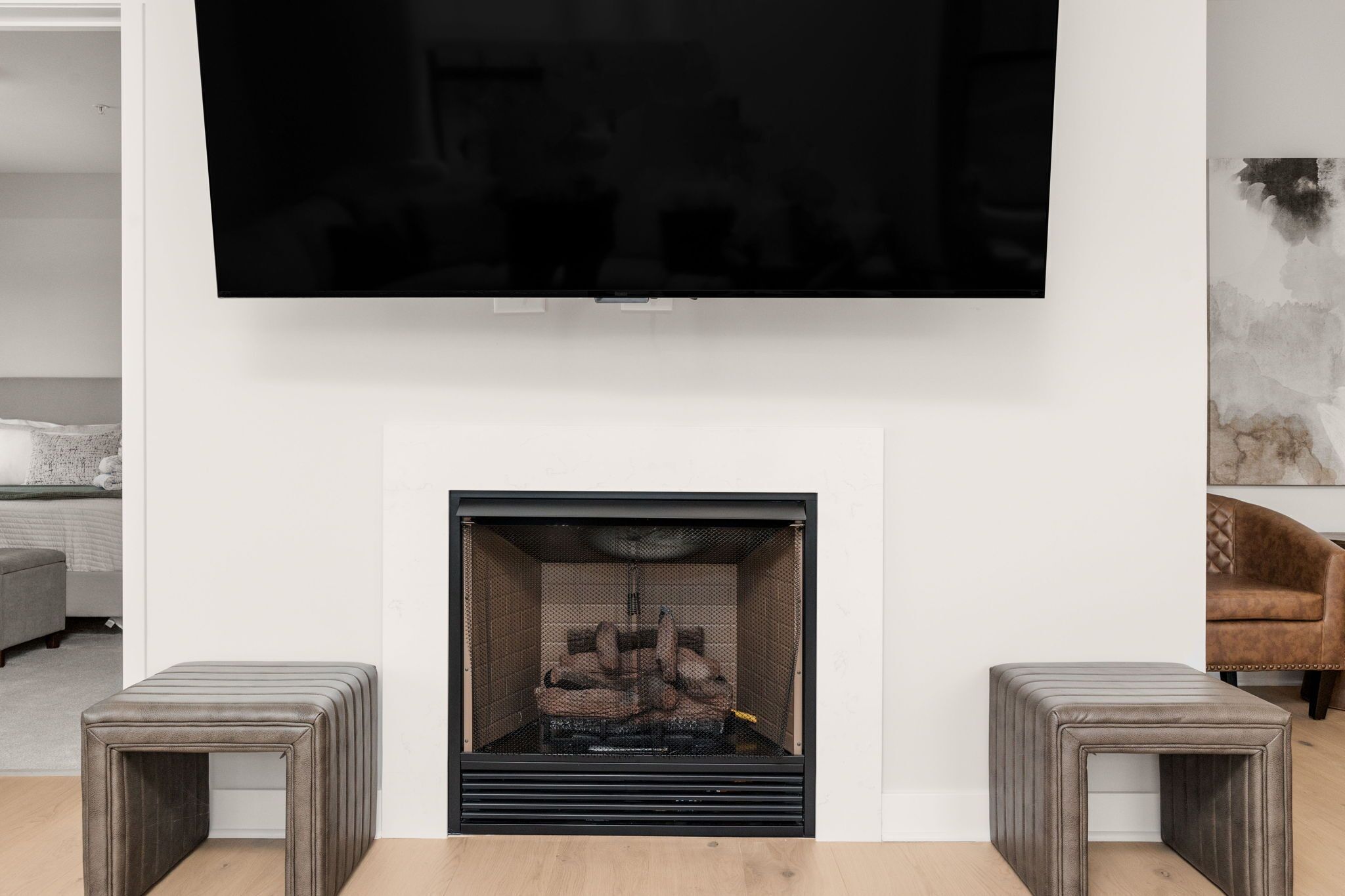 Smart TV, fireplace