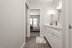 Unclassified image, 3 of 34, button - Luxury Game Day Retreat 3BD| 2BA (South Bend)