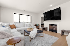 Unclassified image, 5 of 34, button - Luxury Game Day Retreat 3BD| 2BA (South Bend)