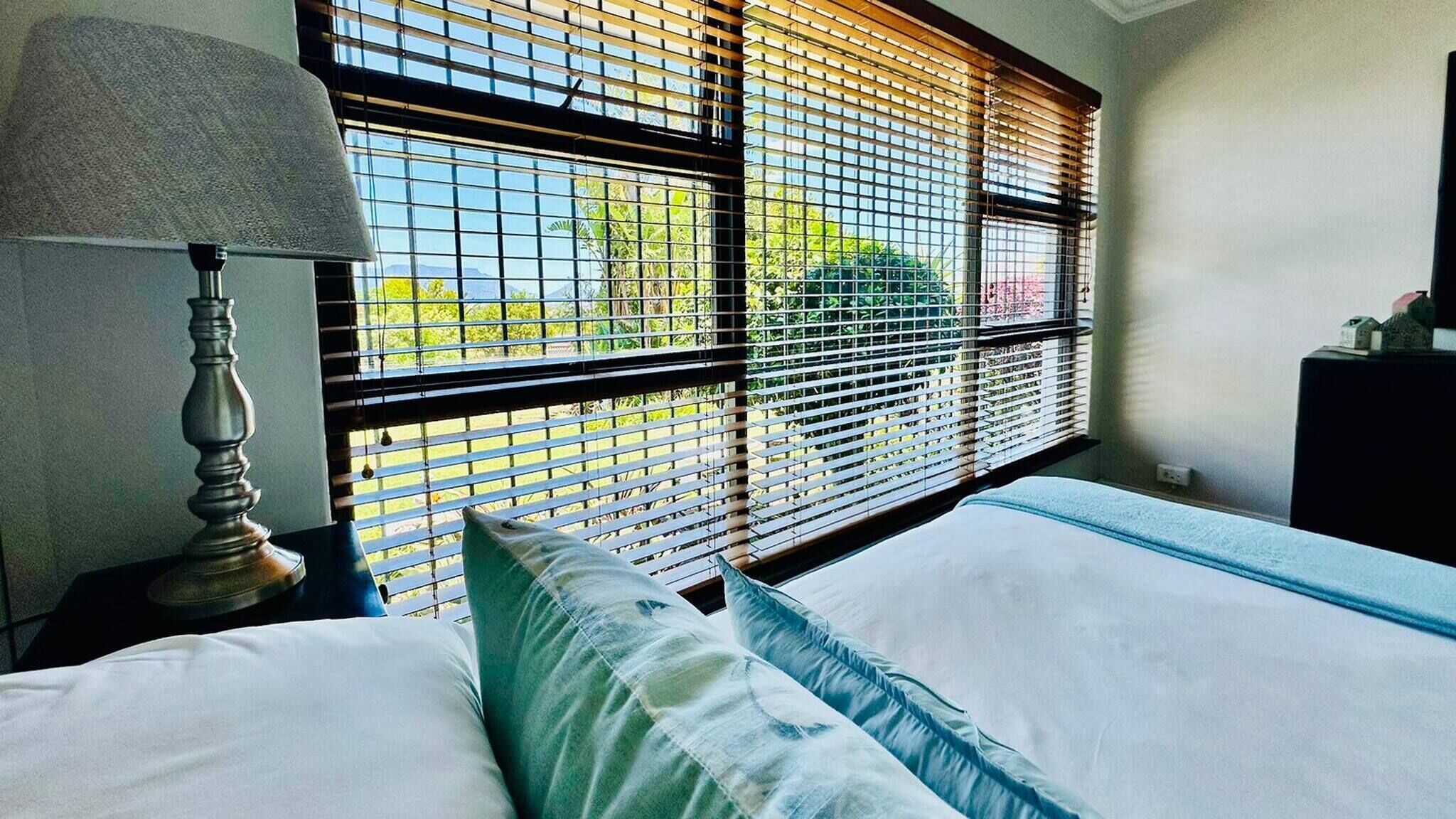 3 bedrooms, iron/ironing board, internet, bed sheets