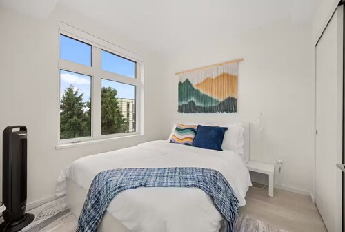 2BR Sleek City Nest • Balcony • 1 Min to SkyTrain
