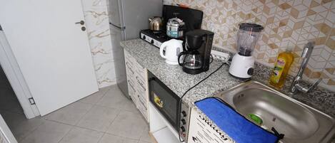 Fridge, oven, stovetop