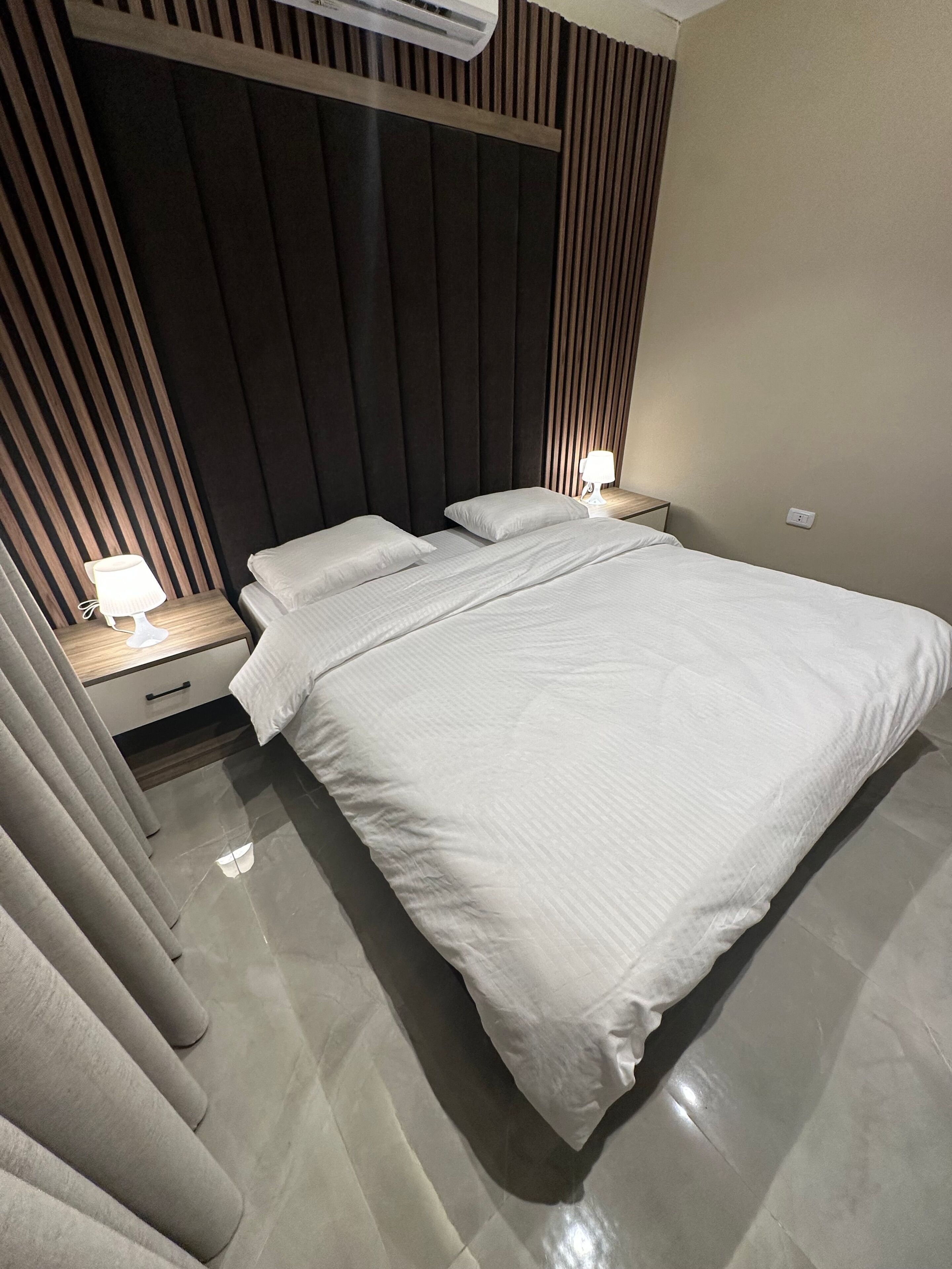 1 bedroom, iron/ironing board, internet, bed sheets