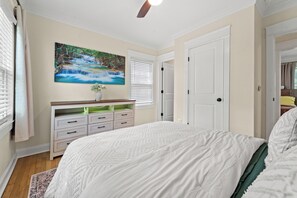 Iron/ironing board, WiFi, bed sheets - Cosy home by State Farm Arena, Atlanta Beltline and major attractions in Atlanta (Atlanta)
