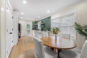 Dining - Cosy home by State Farm Arena, Atlanta Beltline and major attractions in Atlanta (Atlanta)