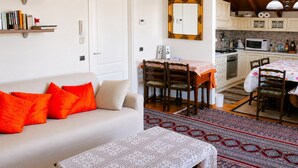 Smart TV y chimenea 