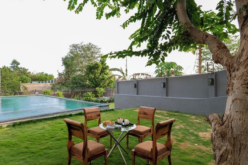 ELIVAAS Miran with shared Pool & Garden
