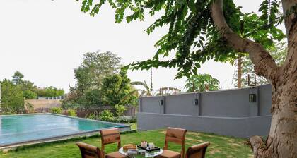 ELIVAAS Miran with shared Pool & Garden