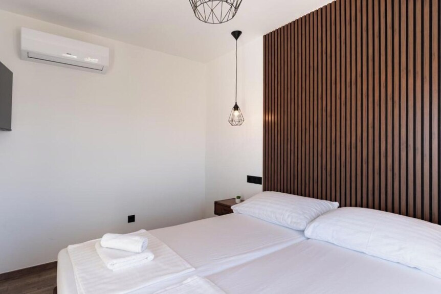 Apartments Villa Amfora With Pool (127191-a8) - Novalja - Island Pag - Mandre