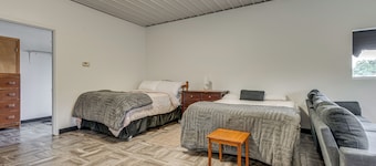 Montrose Studio Getaway w/ Covered Patio