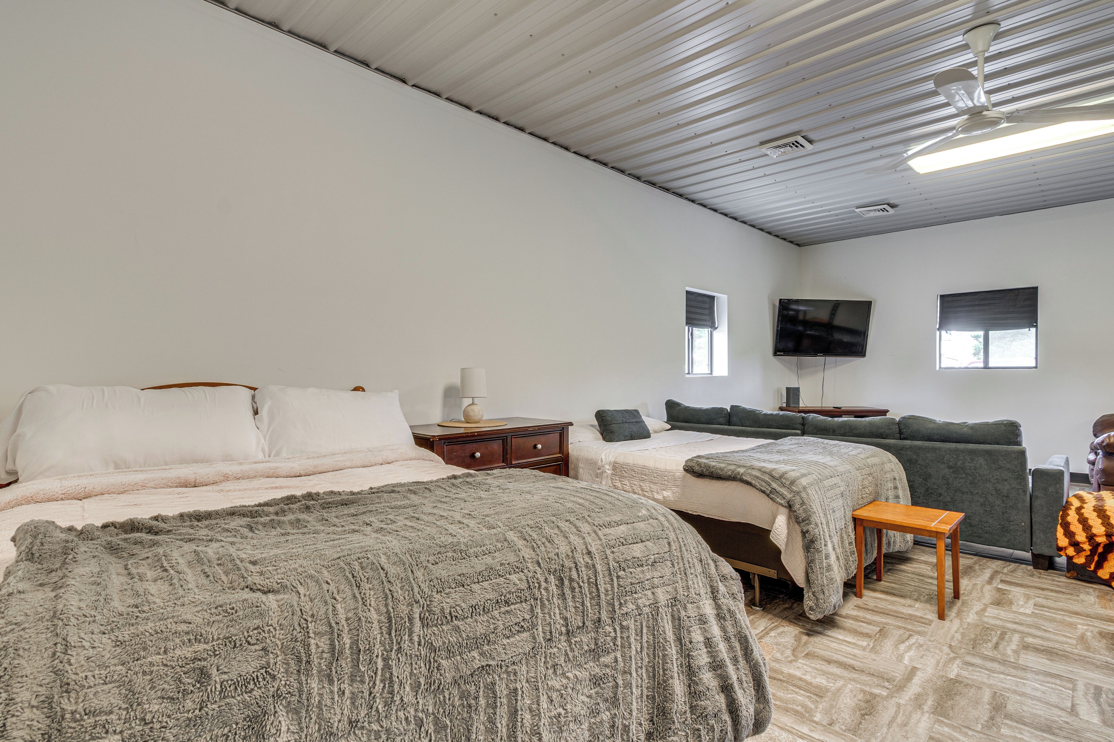 Iron/ironing board, internet, bed sheets