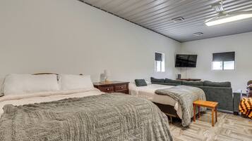 Iron/ironing board, internet, bed sheets