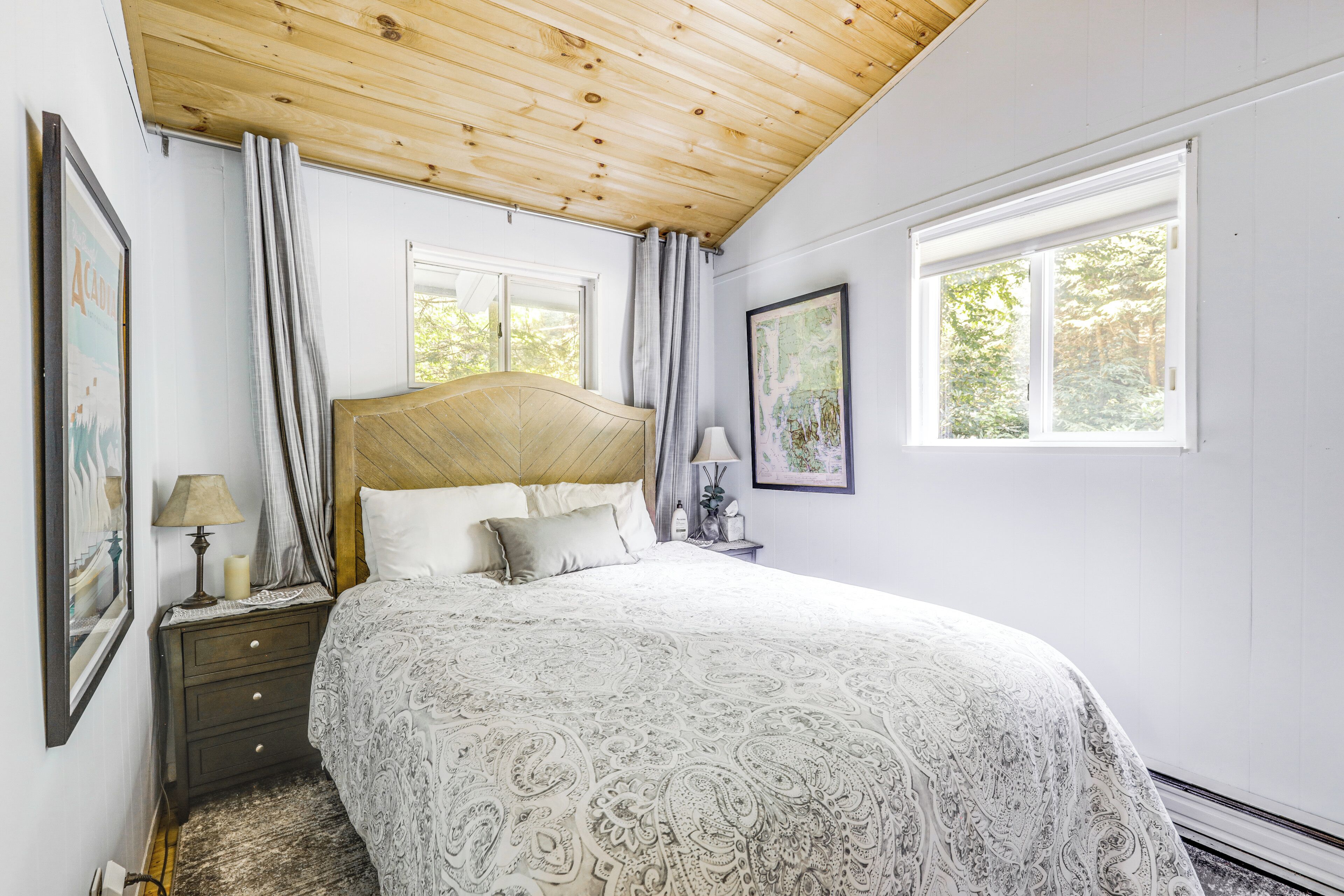 2 bedrooms, internet, bed sheets