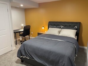 Tabla de planchar con plancha, wifi y ropa de cama 