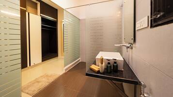 Deluxe Villa | Bathroom