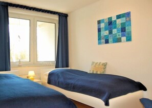 2 bedrooms, iron/ironing board, travel cot, free WiFi