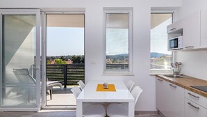 Coffee/tea maker, fridge, microwave, oven - Beautiful apartment in Medulin with swimming pool (Medulin)