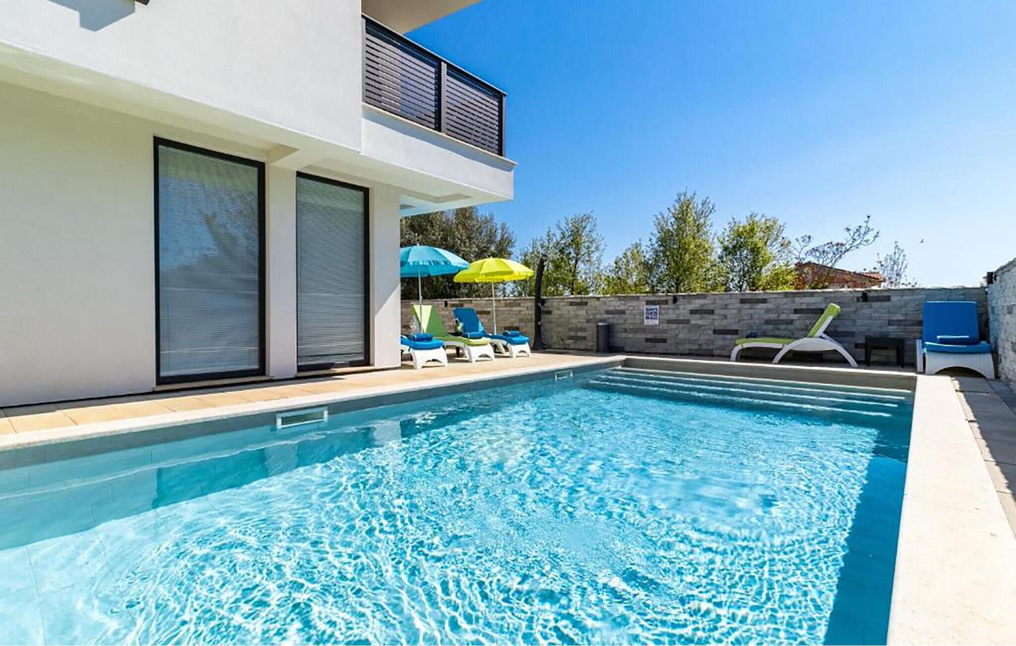 泳池