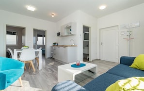 TV - Amazing apartment in Medulin with swimming pool (Medulin)