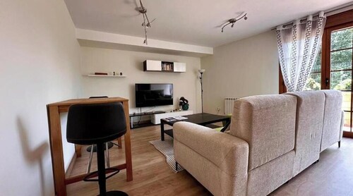 King-Size Bed, Garden, and BBQ, 10 Minutes from León
