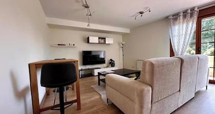 King-Size Bed, Garden, and BBQ, 10 Minutes from León
